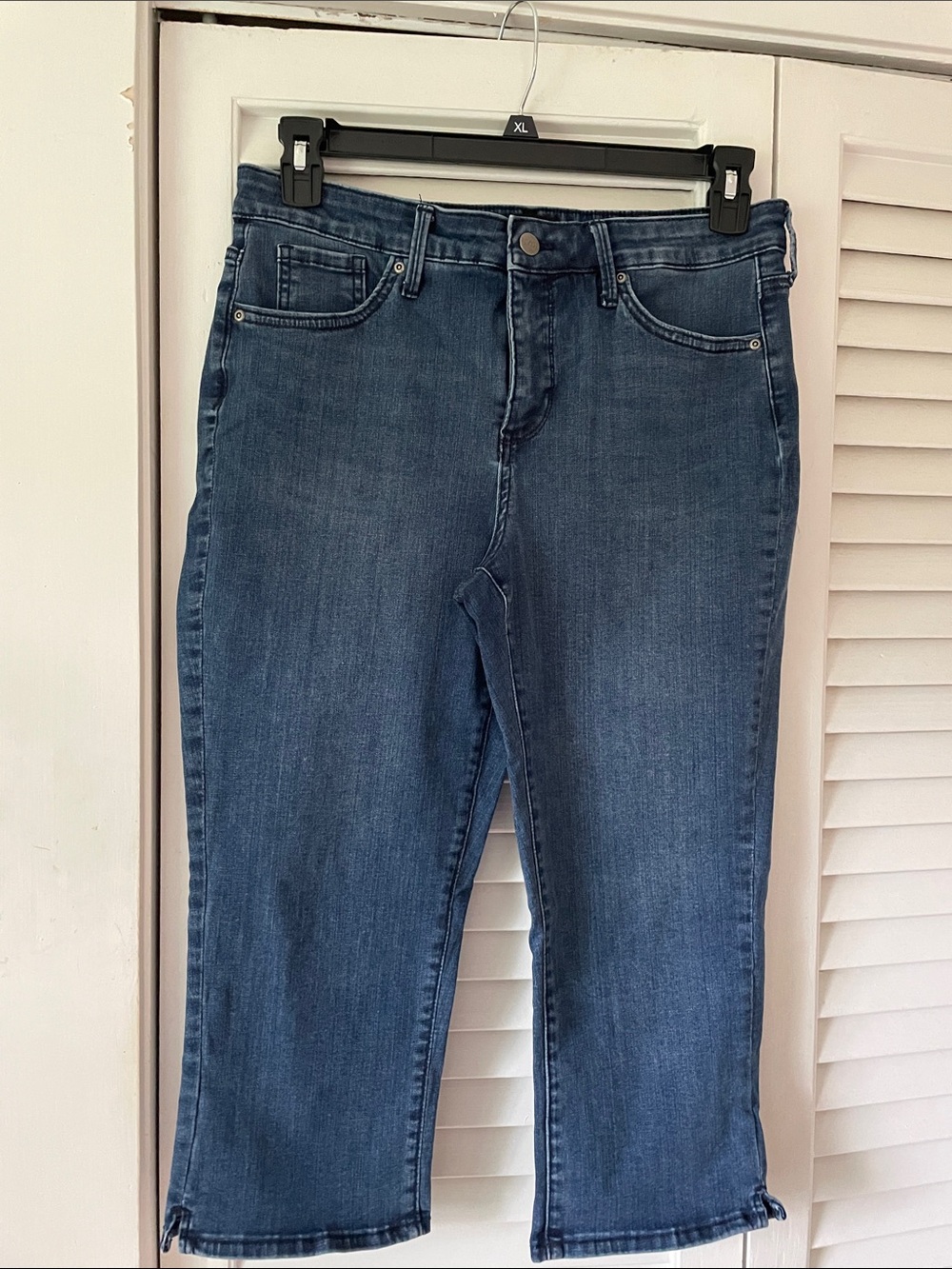 NYDJ Cuves 360  Medium Wash Denim Crop Jeans